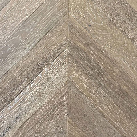 Wood Bee Chevron  Дуб Крема браш матовый Crema, UV-лак gloss 5-9% (правая) (фото 1)