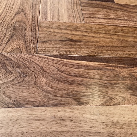 CROWNWOOD EXOTIC ONE Английская елка 90° 2-х слойная Орех Американский Натуральный Селект лак 600 х 125 х 12 / 1.50 м2 (фото 6)