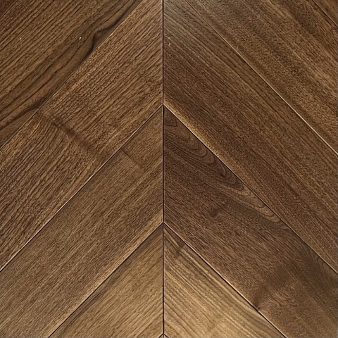 CROWNWOOD EXOTIC ONE Французская елка 45° 2-х слойная Орех Американский Натуральный Селект лак 600 х 125 х 12 / 1.50 м2 (фото 1)